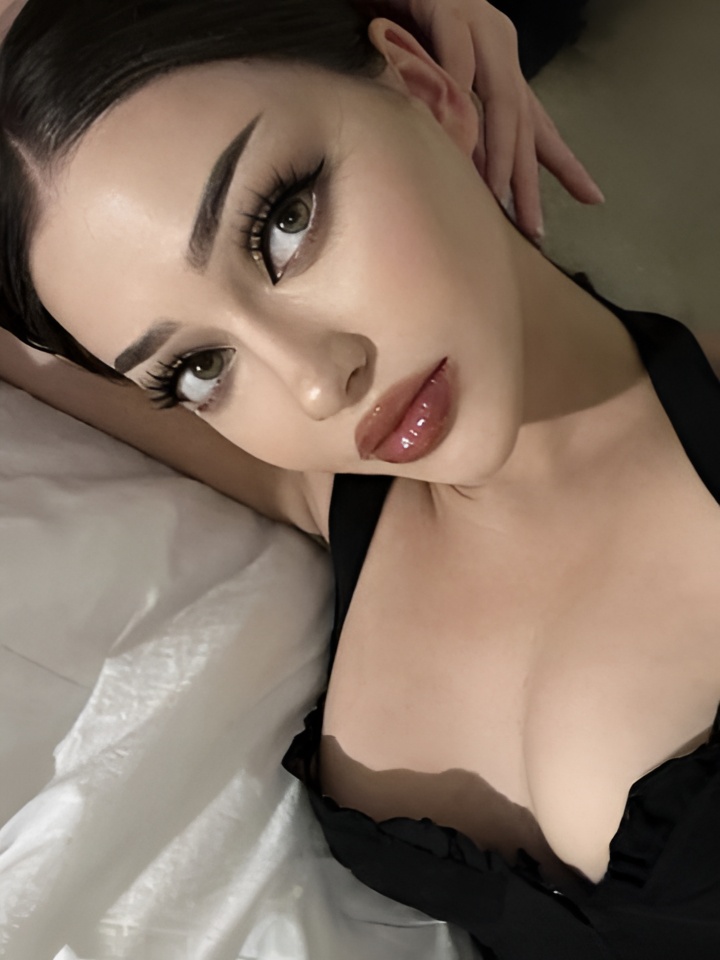 Виктория привлекальеная девушка из Майкопа цена от 10000 руб