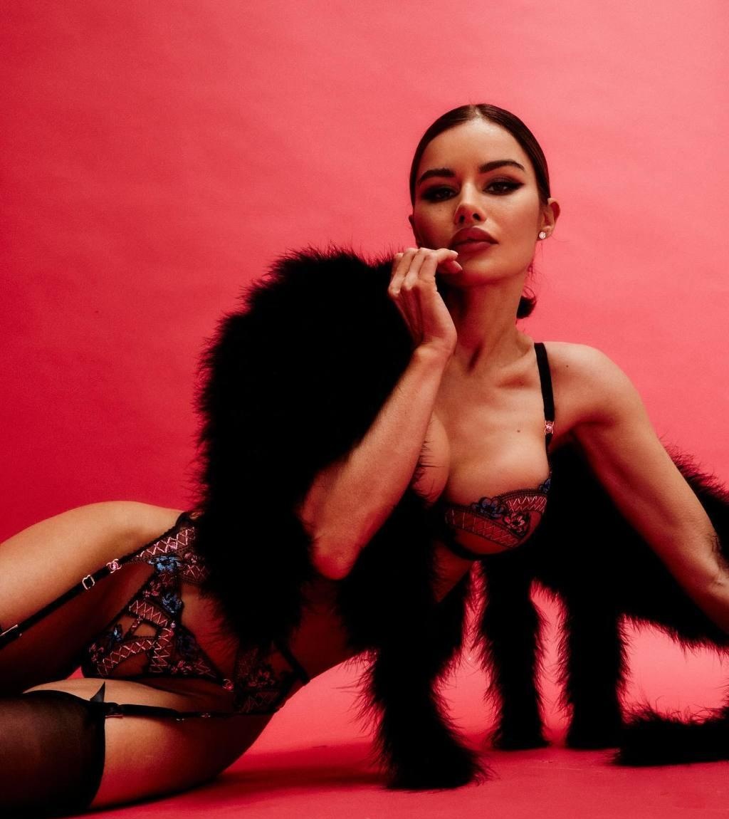 Ксюша привлекальеная девушка из Майкопа цена от 8000 руб