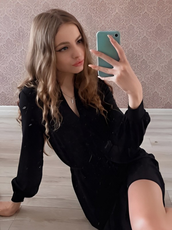 Ксения привлекательная девушка из Майкопа цена от 1500 руб