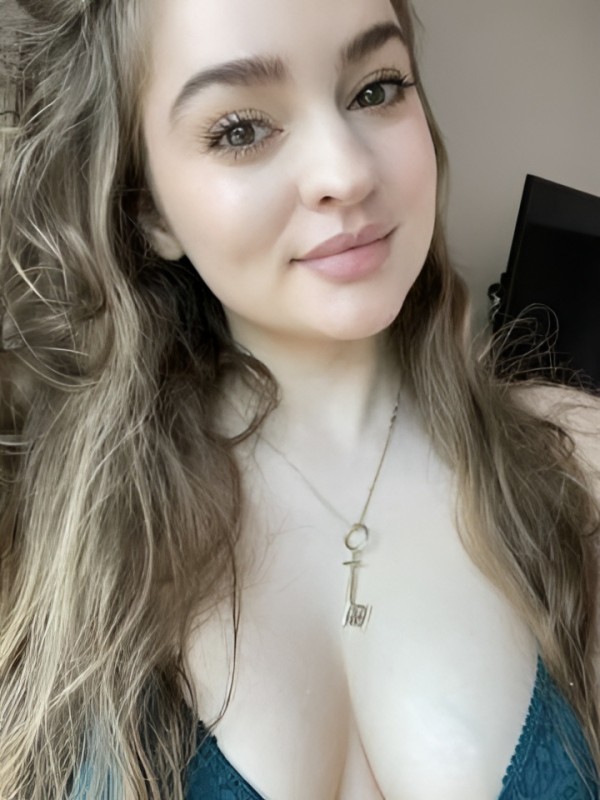 Софа привлекательная девушка из Майкопа цена от 10000 руб