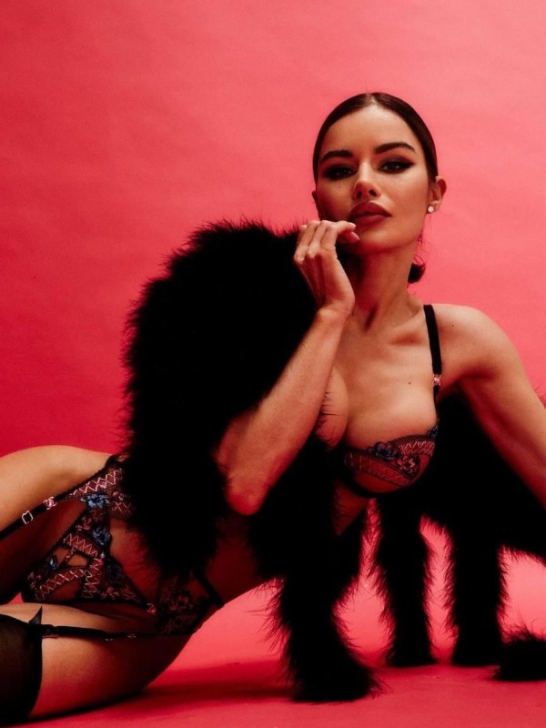 Ксюша привлекательная девушка из Майкопа цена от 8000 руб